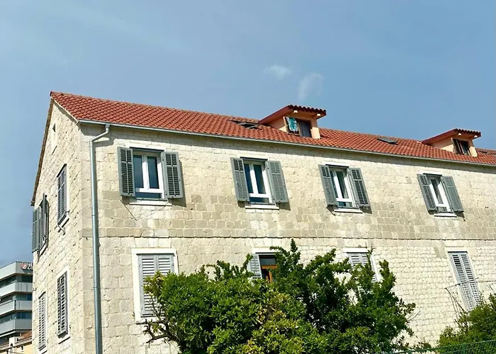 Pulse Apartment Split